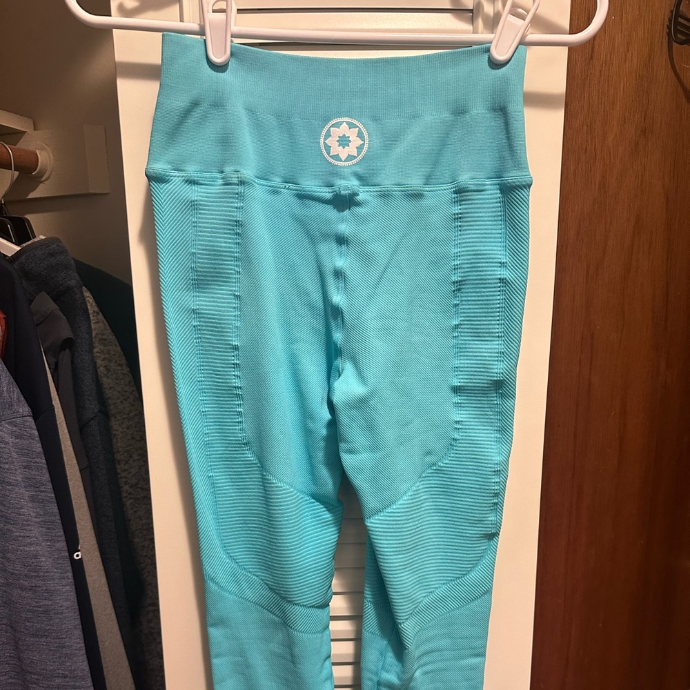 NUX Teal Leggings Club Pilates Logo